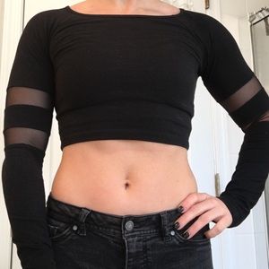 Black long sleeve crop top